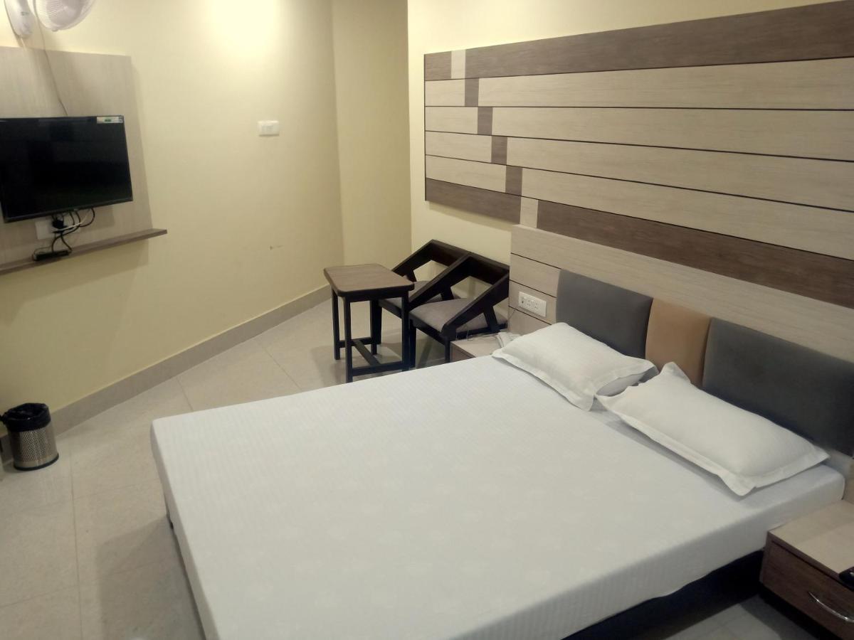 Hotel Shri Gourav ไบคาเนอร์ ภายนอก รูปภาพ